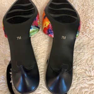 Women’s size 7 impo sling back shoes multi color